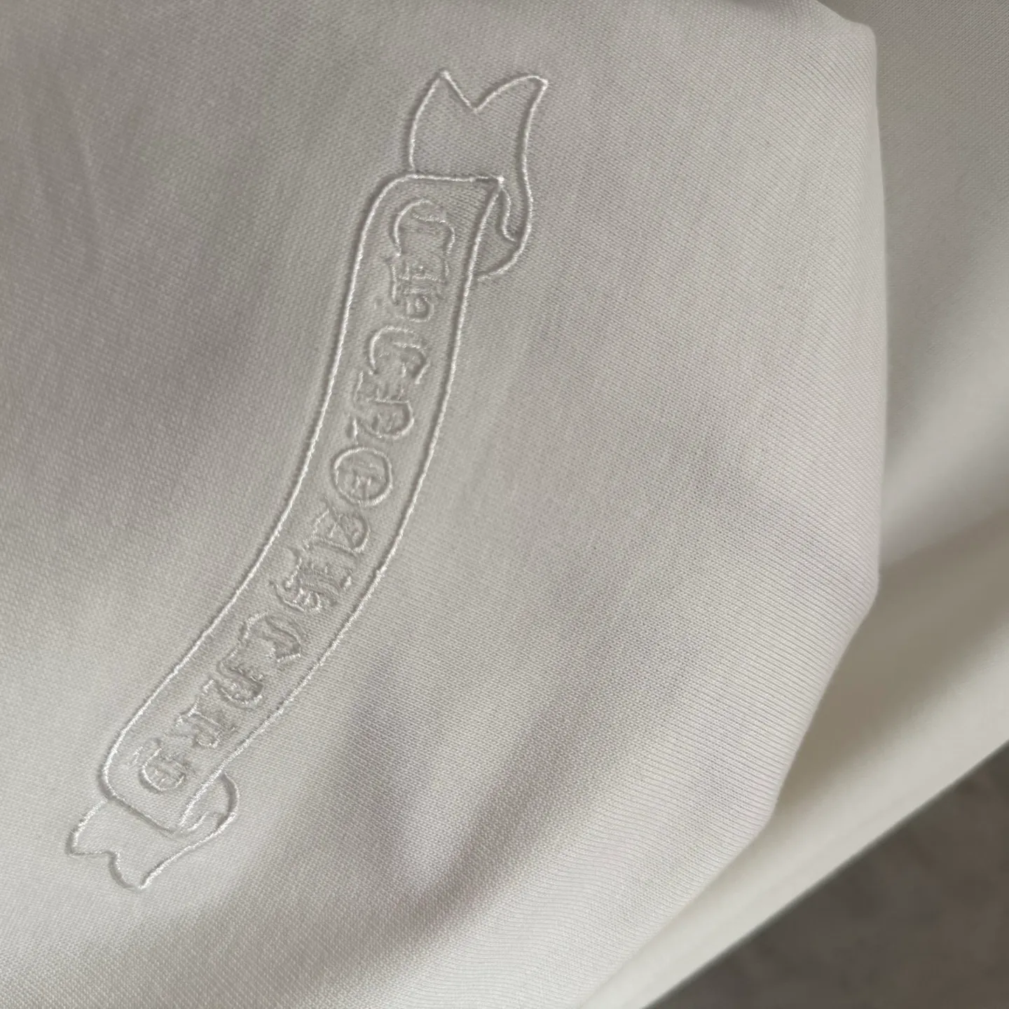 🅿️350 [Strict quality control] CH Croixin's new long-sleeved sweatshirt T-shirt. Heavy 420g double yarn fabric. Beaded and embroidered on the front. Wash the whole garment twice. Frayed and torn on all four sides. Heavy fabric. The neckline is made of icy Salona. Loose fit. Deep, wide and stylish. No deformation or shrinkage. Color: 3 colors, black, white and gray. Size: M-2xl
